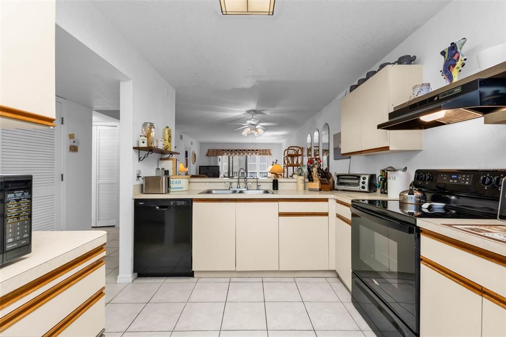 待售: $135,000 (2 贝兹, 2 浴室, 1153 平方英尺)