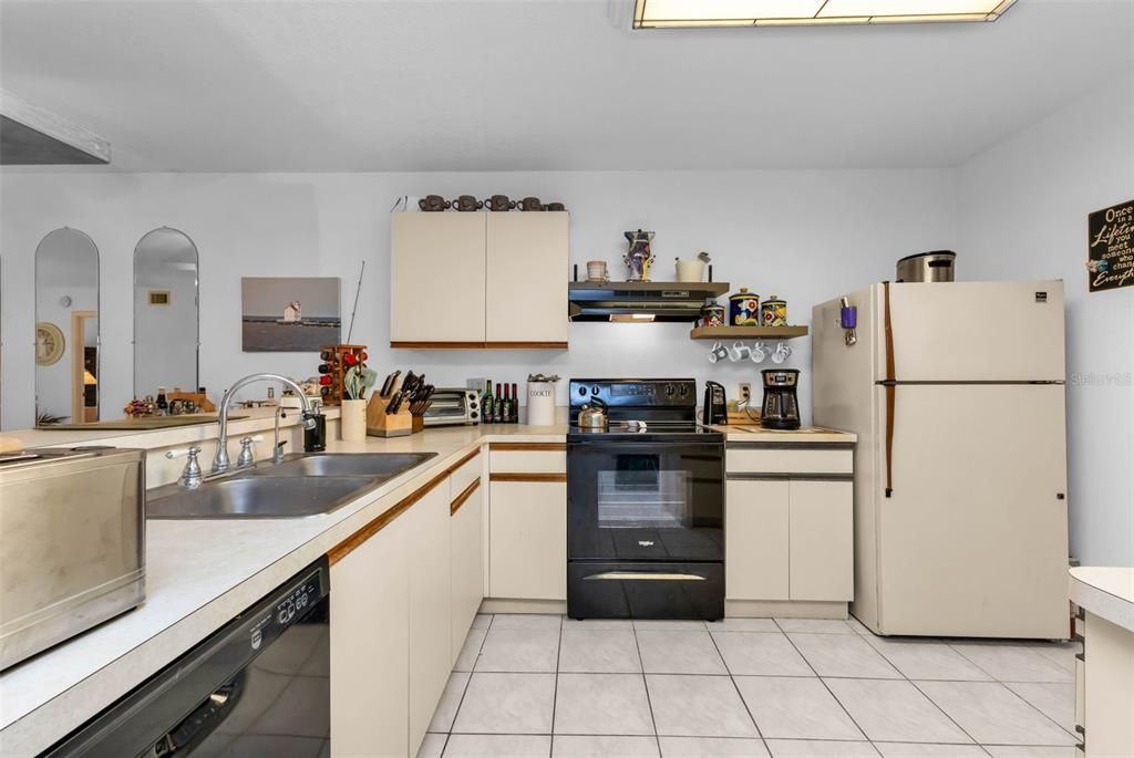 待售: $135,000 (2 贝兹, 2 浴室, 1153 平方英尺)