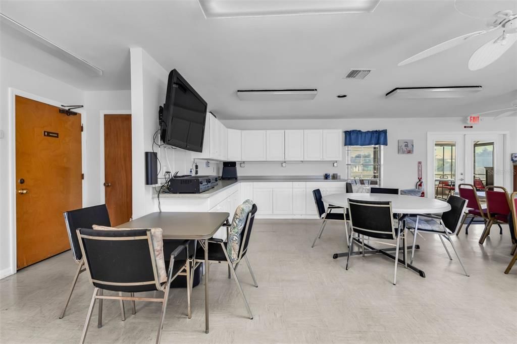 待售: $135,000 (2 贝兹, 2 浴室, 1153 平方英尺)