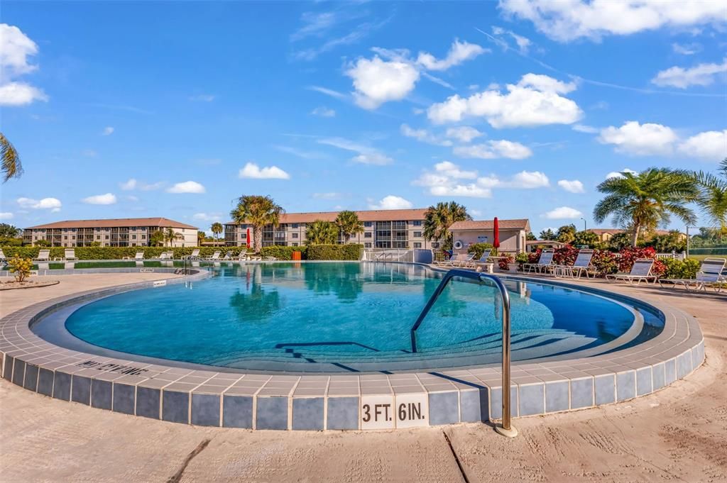 待售: $135,000 (2 贝兹, 2 浴室, 1153 平方英尺)