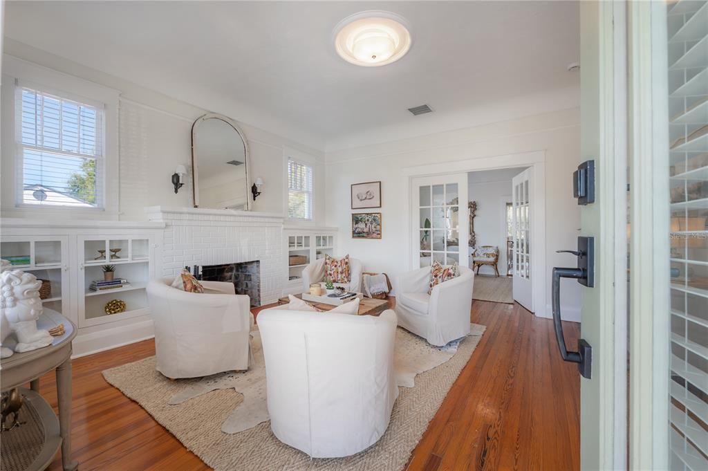 Active With Contract: $550,000 (3 beds, 1 baths, 1452 Square Feet)