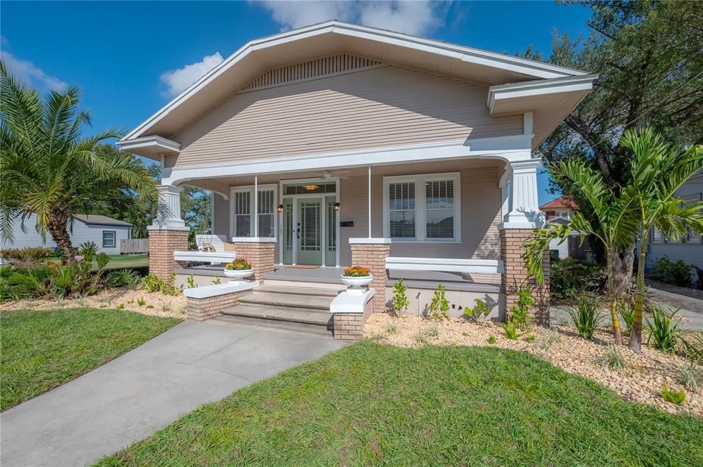 Active With Contract: $550,000 (3 beds, 1 baths, 1452 Square Feet)