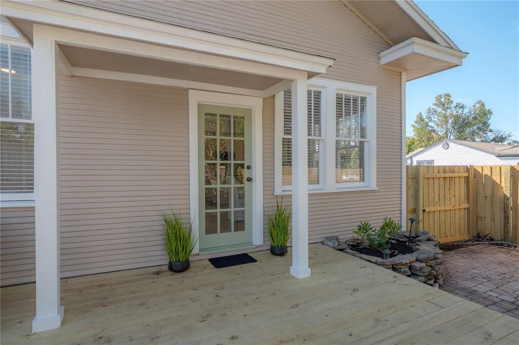 Active With Contract: $550,000 (3 beds, 1 baths, 1452 Square Feet)