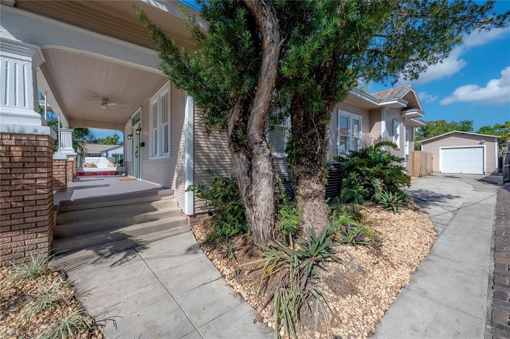 Active With Contract: $550,000 (3 beds, 1 baths, 1452 Square Feet)