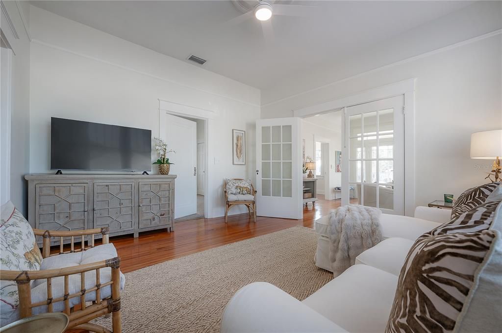 Active With Contract: $550,000 (3 beds, 1 baths, 1452 Square Feet)