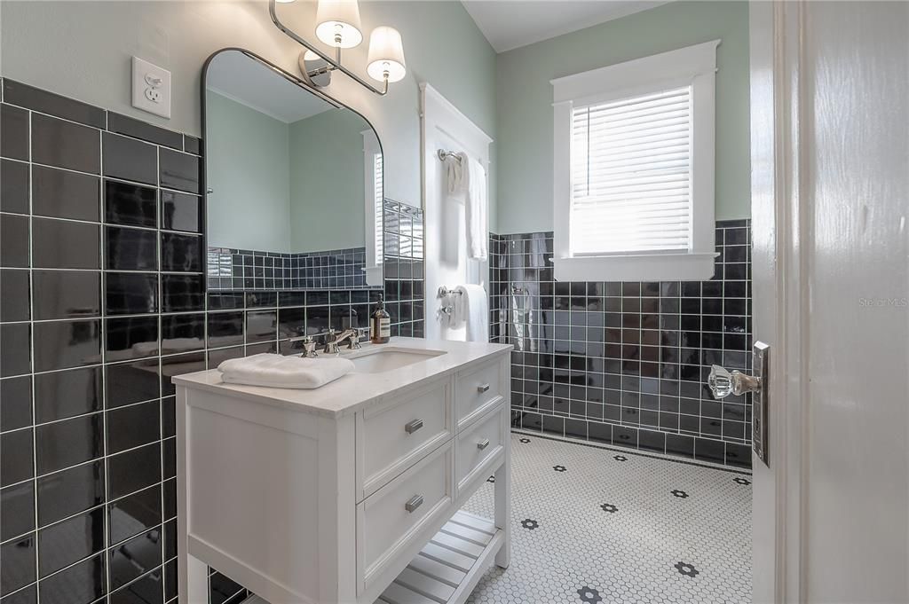 Active With Contract: $550,000 (3 beds, 1 baths, 1452 Square Feet)