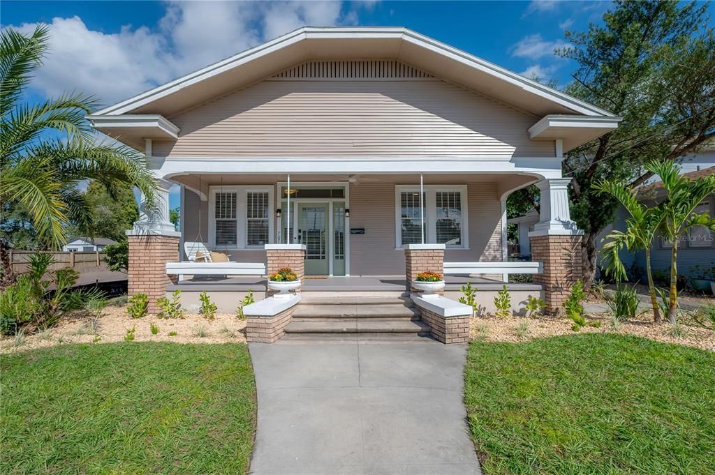 Active With Contract: $550,000 (3 beds, 1 baths, 1452 Square Feet)