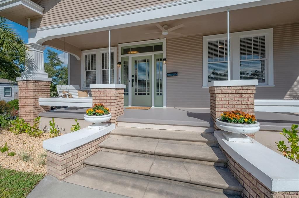 Active With Contract: $550,000 (3 beds, 1 baths, 1452 Square Feet)