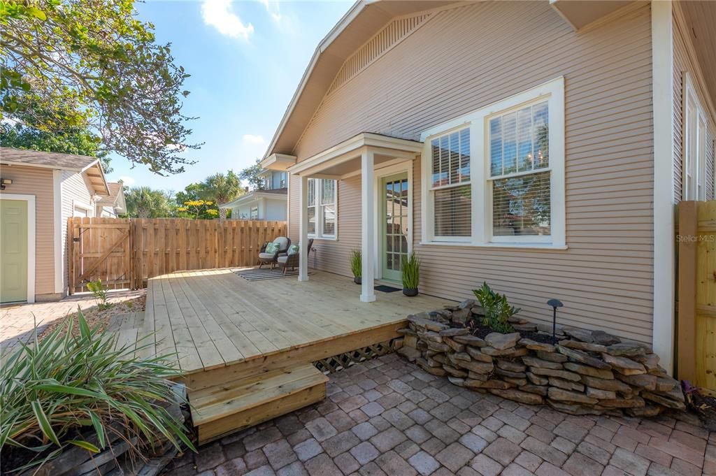 Active With Contract: $550,000 (3 beds, 1 baths, 1452 Square Feet)