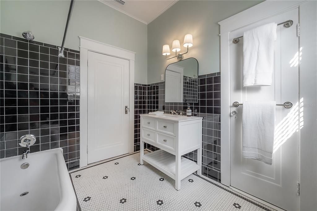 Active With Contract: $550,000 (3 beds, 1 baths, 1452 Square Feet)