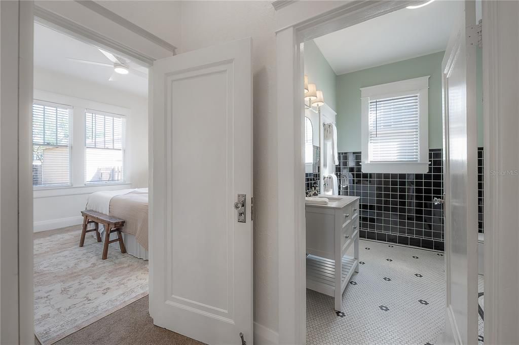 Active With Contract: $550,000 (3 beds, 1 baths, 1452 Square Feet)