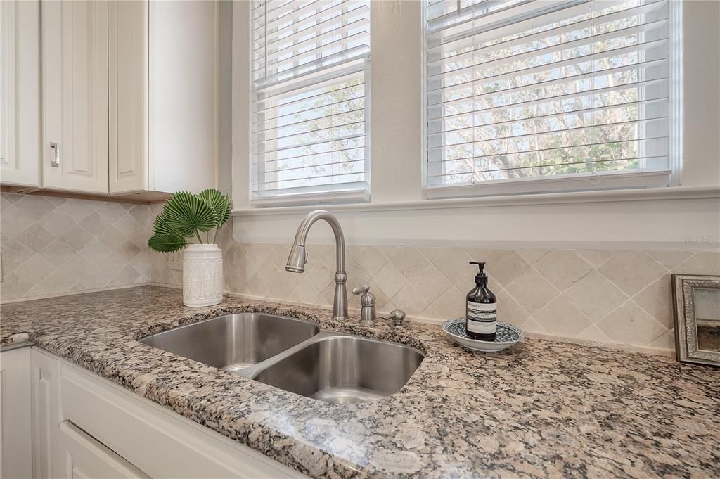 Active With Contract: $550,000 (3 beds, 1 baths, 1452 Square Feet)