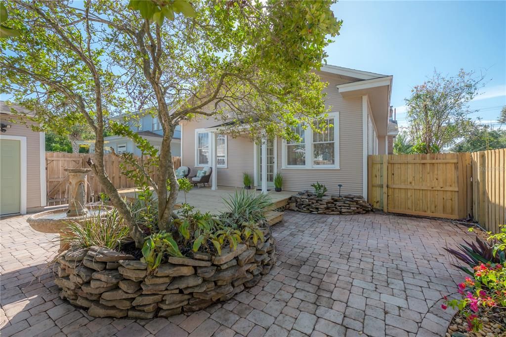 Active With Contract: $550,000 (3 beds, 1 baths, 1452 Square Feet)