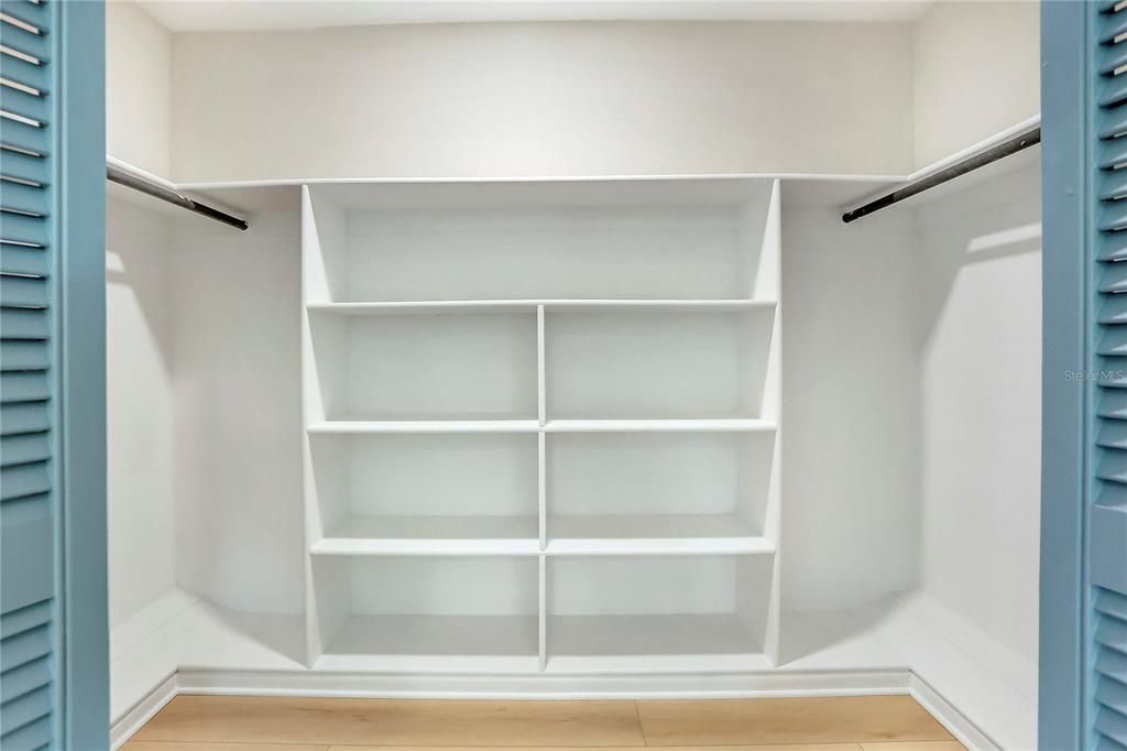 For Sale: $850,000 (5 beds, 4 baths, 4395 Square Feet)