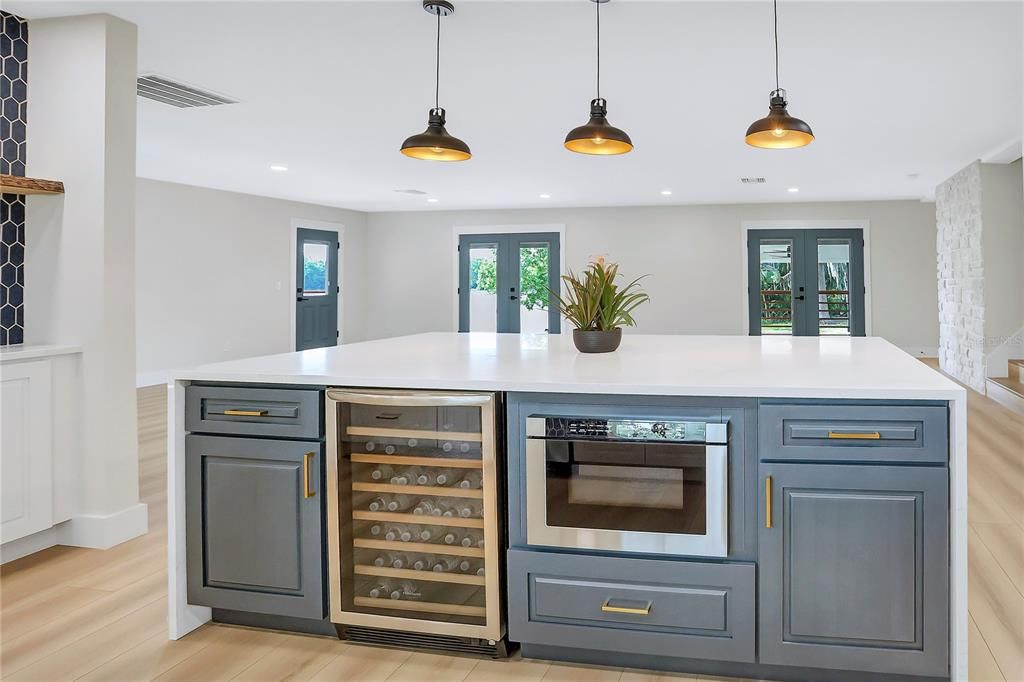 For Sale: $850,000 (5 beds, 4 baths, 4395 Square Feet)