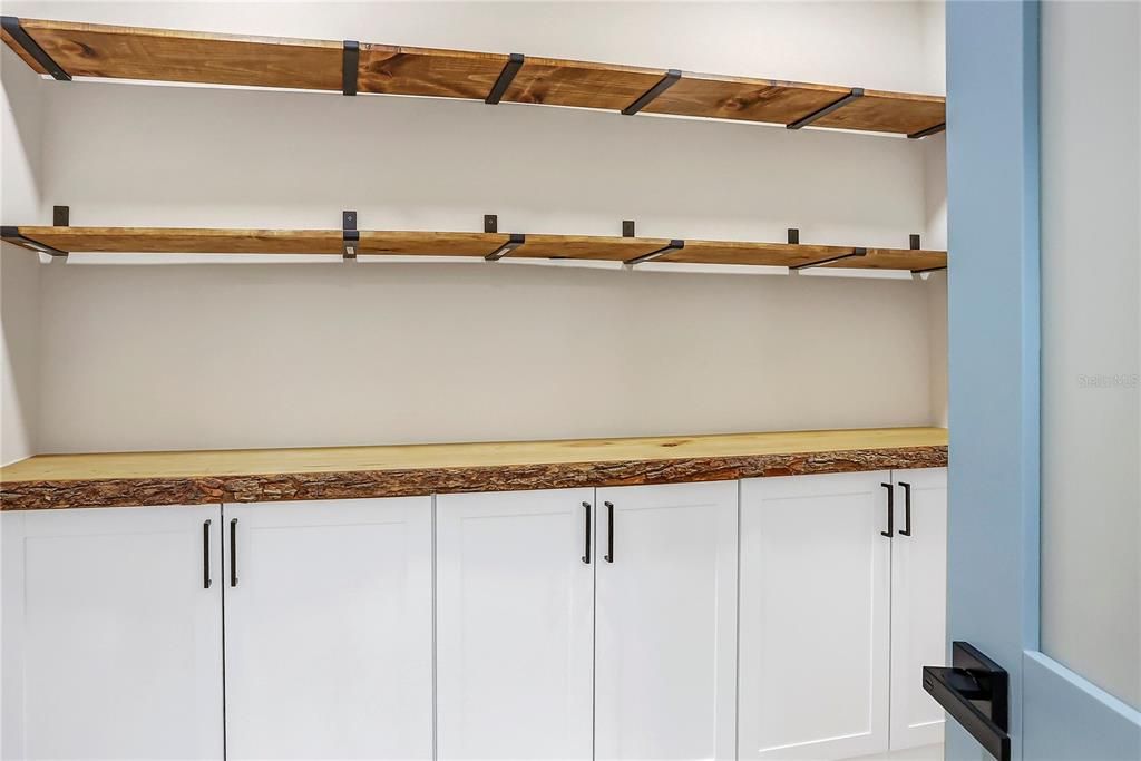 For Sale: $850,000 (5 beds, 4 baths, 4395 Square Feet)