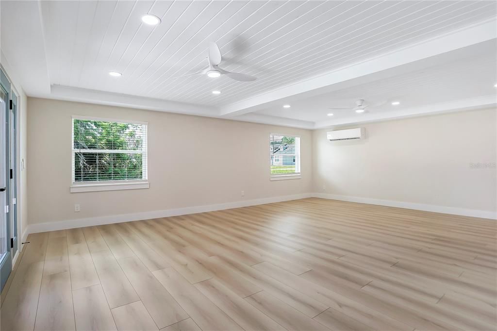 For Sale: $850,000 (5 beds, 4 baths, 4395 Square Feet)