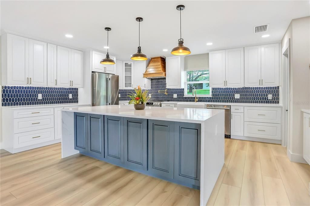 For Sale: $850,000 (5 beds, 4 baths, 4395 Square Feet)