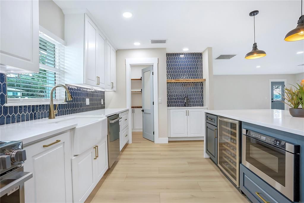 For Sale: $850,000 (5 beds, 4 baths, 4395 Square Feet)