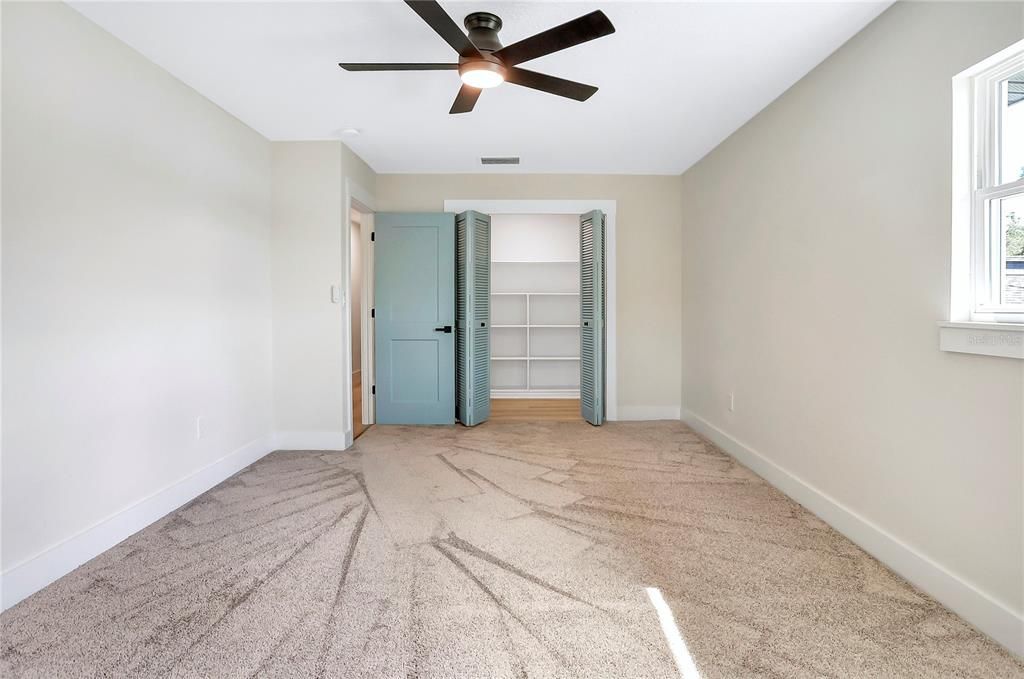 For Sale: $850,000 (5 beds, 4 baths, 4395 Square Feet)