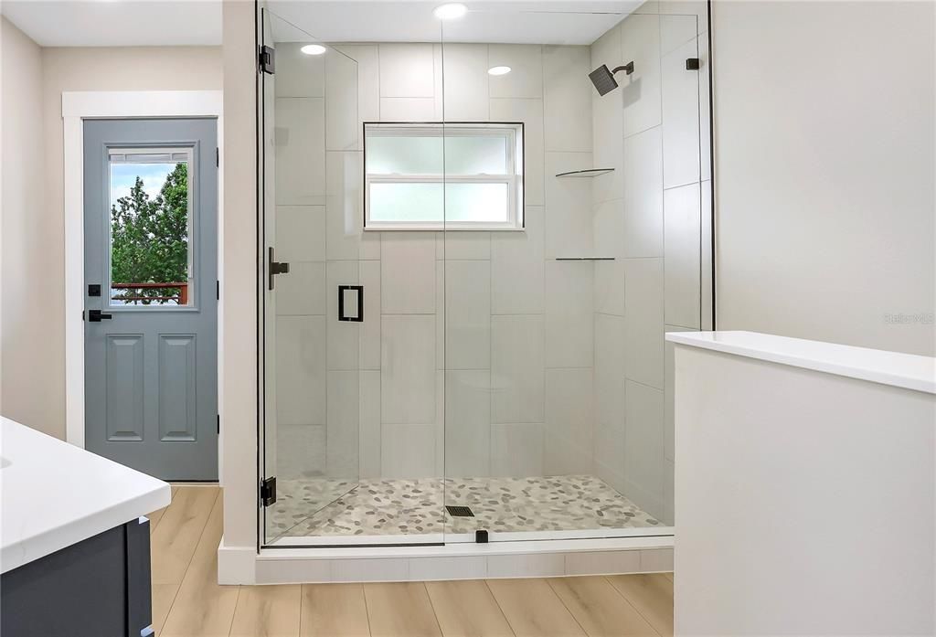 For Sale: $850,000 (5 beds, 4 baths, 4395 Square Feet)