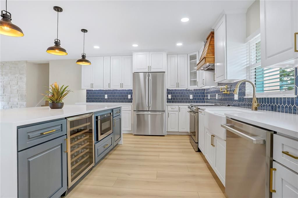 For Sale: $850,000 (5 beds, 4 baths, 4395 Square Feet)