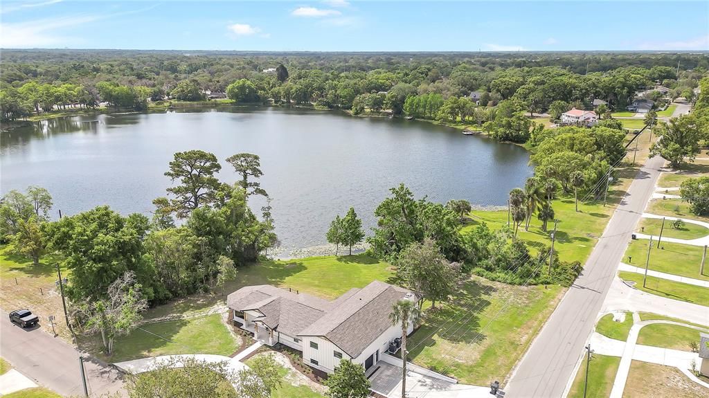 For Sale: $850,000 (5 beds, 4 baths, 4395 Square Feet)