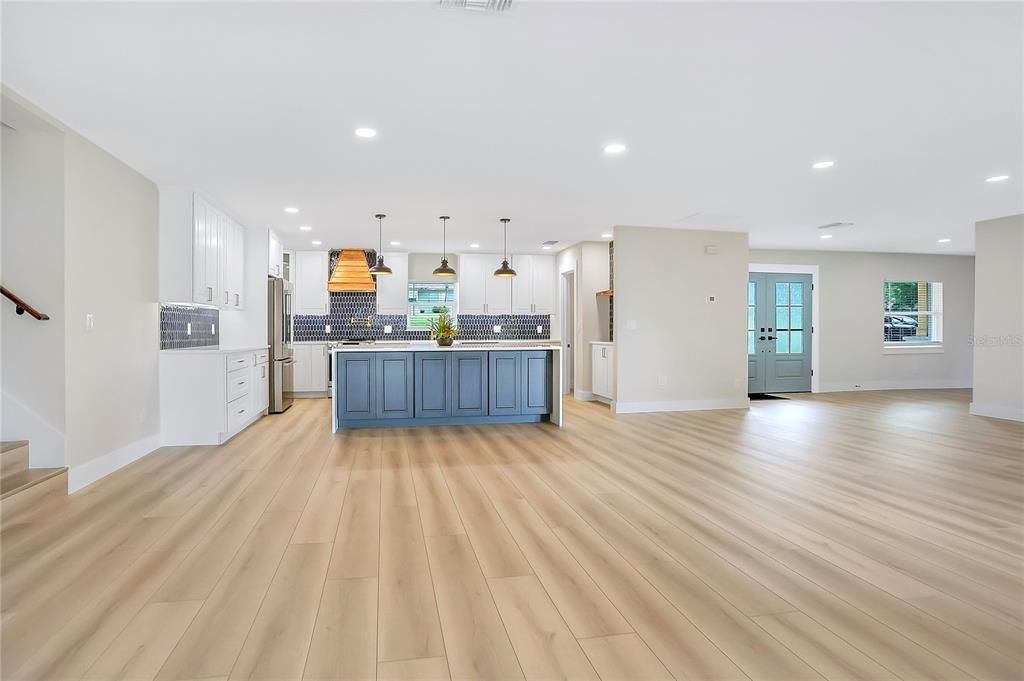 For Sale: $850,000 (5 beds, 4 baths, 4395 Square Feet)