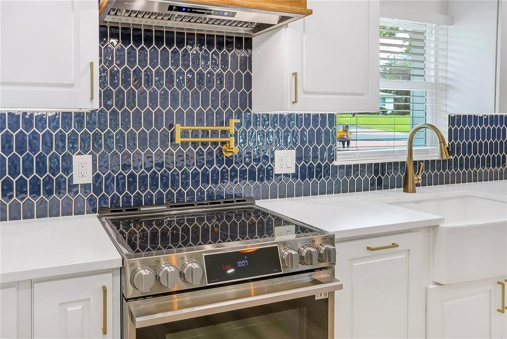 For Sale: $850,000 (5 beds, 4 baths, 4395 Square Feet)