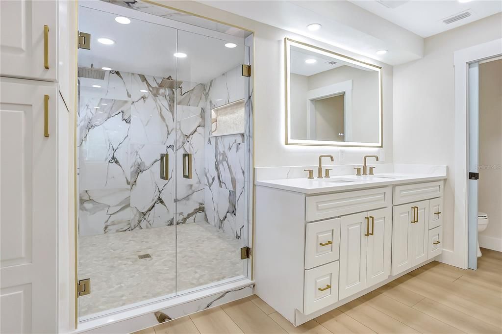 For Sale: $850,000 (5 beds, 4 baths, 4395 Square Feet)