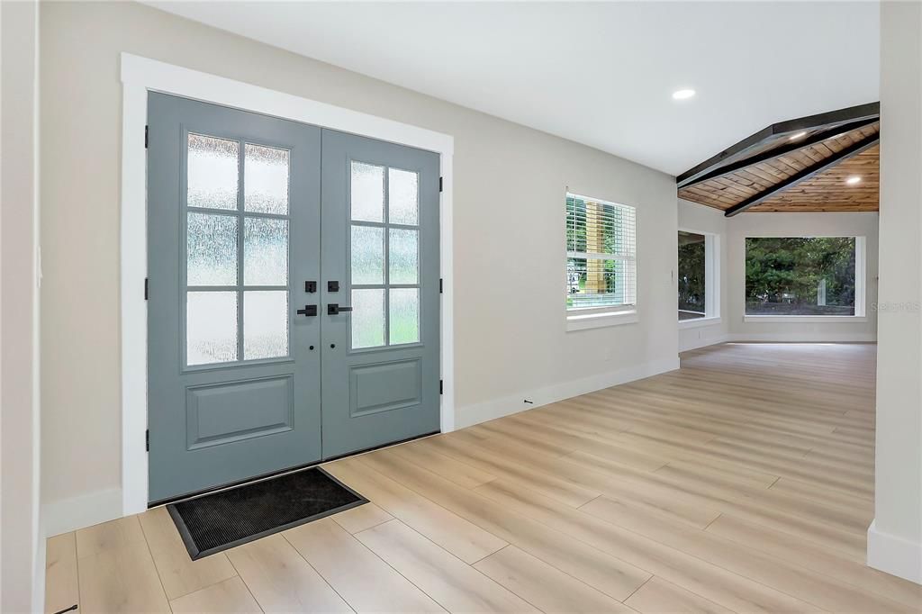 For Sale: $850,000 (5 beds, 4 baths, 4395 Square Feet)