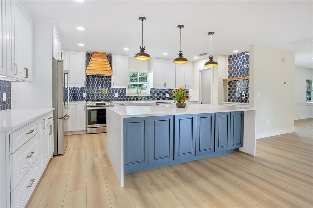 For Sale: $850,000 (5 beds, 4 baths, 4395 Square Feet)