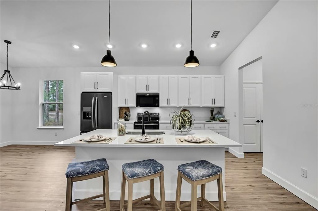 待售: $434,900 (4 贝兹, 3 浴室, 2061 平方英尺)