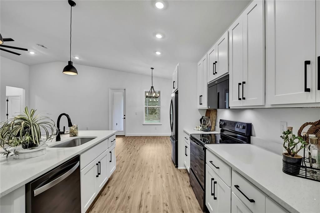 待售: $434,900 (4 贝兹, 3 浴室, 2061 平方英尺)