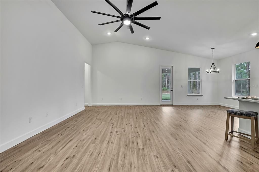 待售: $434,900 (4 贝兹, 3 浴室, 2061 平方英尺)