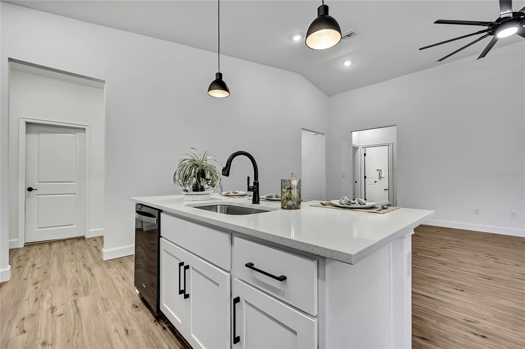 待售: $434,900 (4 贝兹, 3 浴室, 2061 平方英尺)