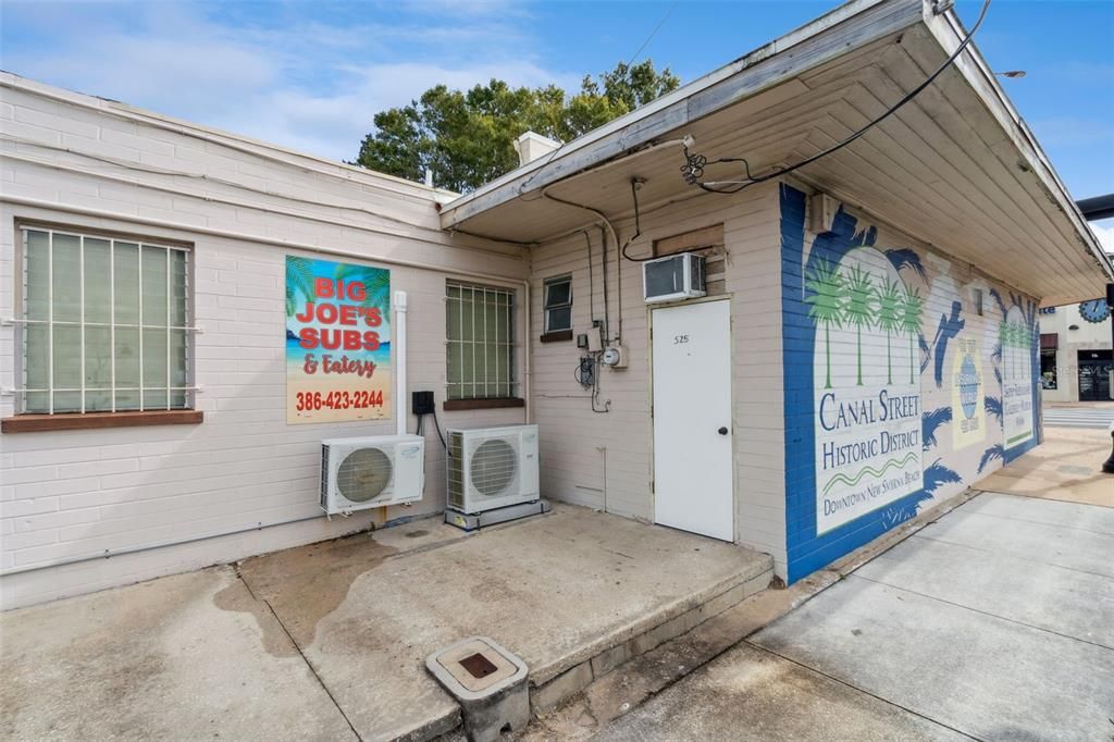 Под контрактом: $325,000 (0 спален, 0 ванн, 391 Квадратных фут)