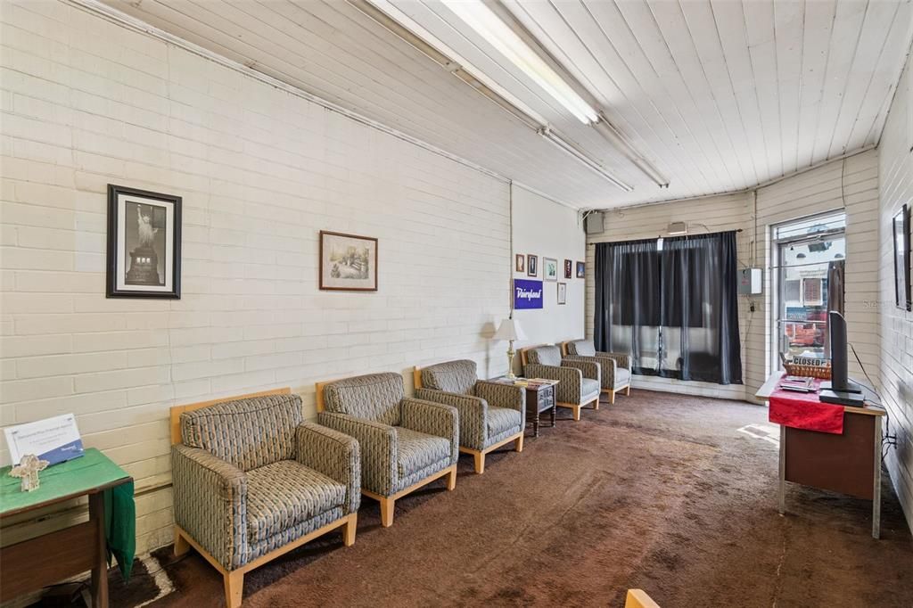 Под контрактом: $325,000 (0 спален, 0 ванн, 391 Квадратных фут)