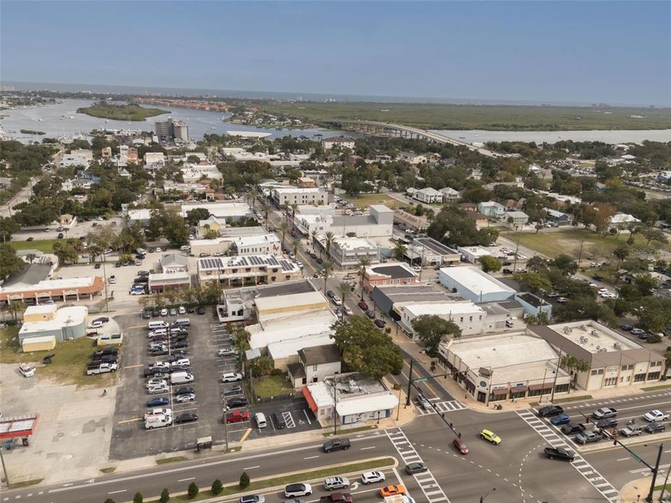 Под контрактом: $325,000 (0 спален, 0 ванн, 391 Квадратных фут)