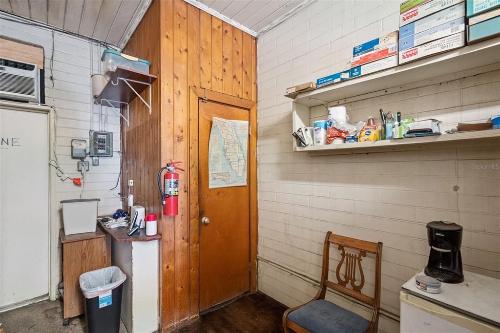 Под контрактом: $325,000 (0 спален, 0 ванн, 391 Квадратных фут)