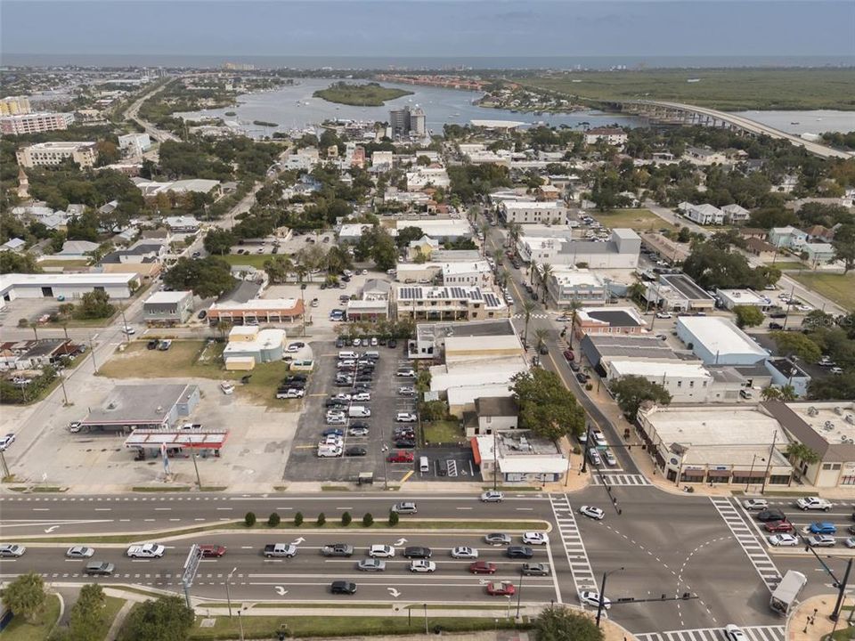 Под контрактом: $325,000 (0 спален, 0 ванн, 391 Квадратных фут)