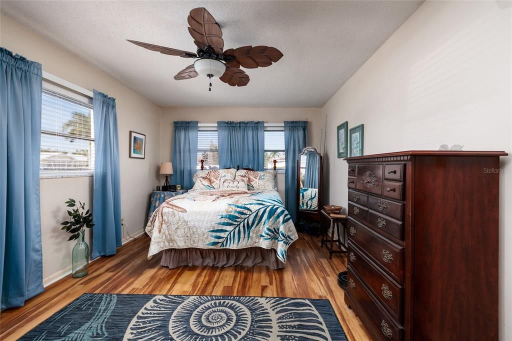 En Venta: $249,000 (2 camas, 2 baños, 1100 Pies cuadrados)