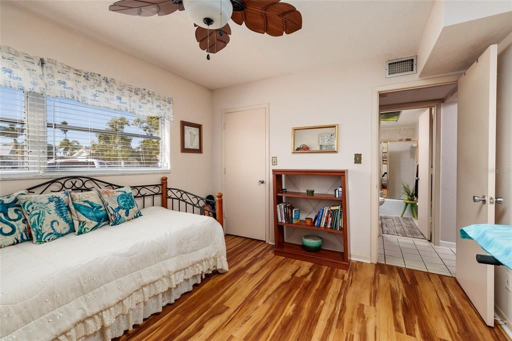 En Venta: $249,000 (2 camas, 2 baños, 1100 Pies cuadrados)