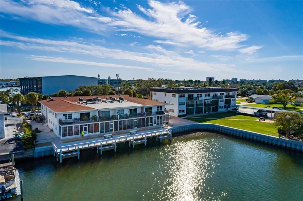 En Venta: $249,000 (2 camas, 2 baños, 1100 Pies cuadrados)