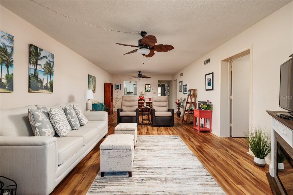 En Venta: $249,000 (2 camas, 2 baños, 1100 Pies cuadrados)