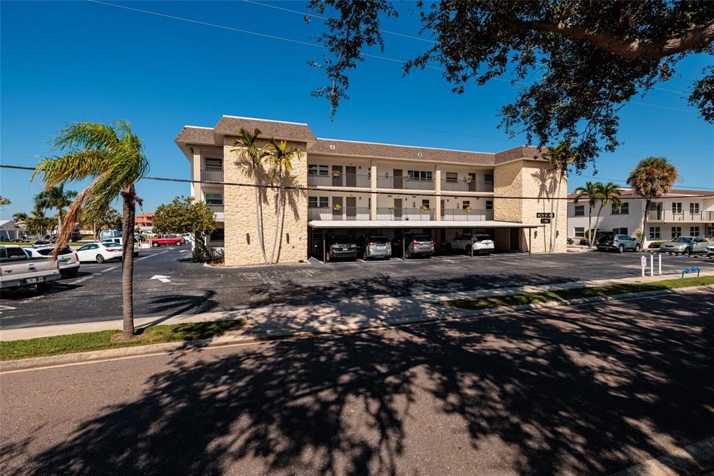 En Venta: $249,000 (2 camas, 2 baños, 1100 Pies cuadrados)