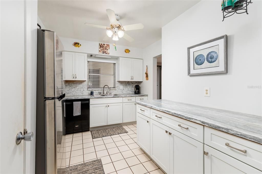 En Venta: $249,000 (2 camas, 2 baños, 1100 Pies cuadrados)