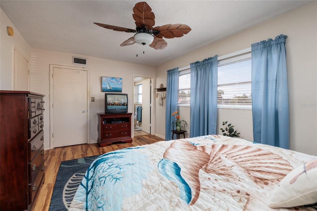 En Venta: $249,000 (2 camas, 2 baños, 1100 Pies cuadrados)