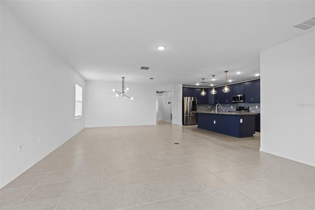 На продажу: $399,999 (4 спален, 2 ванн, 2156 Квадратных фут)