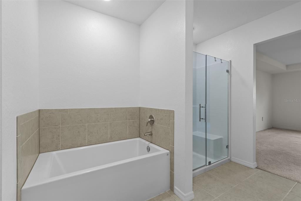 На продажу: $399,999 (4 спален, 2 ванн, 2156 Квадратных фут)